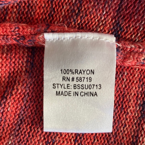 Baku women’s cold shoulder open back knit in corral size small - Picture 6 of 7